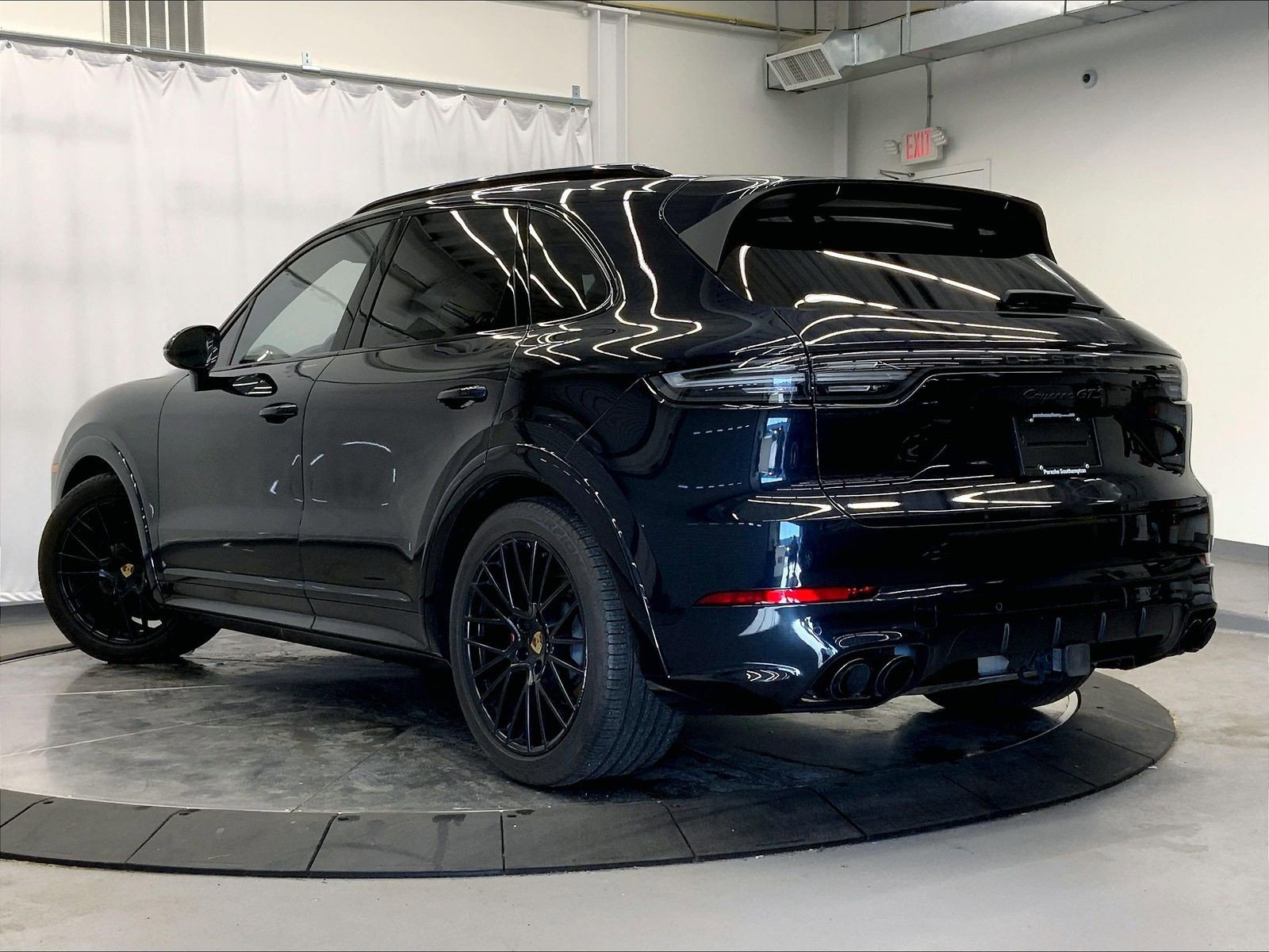 Used 2023 Porsche Cayenne GTS image 3