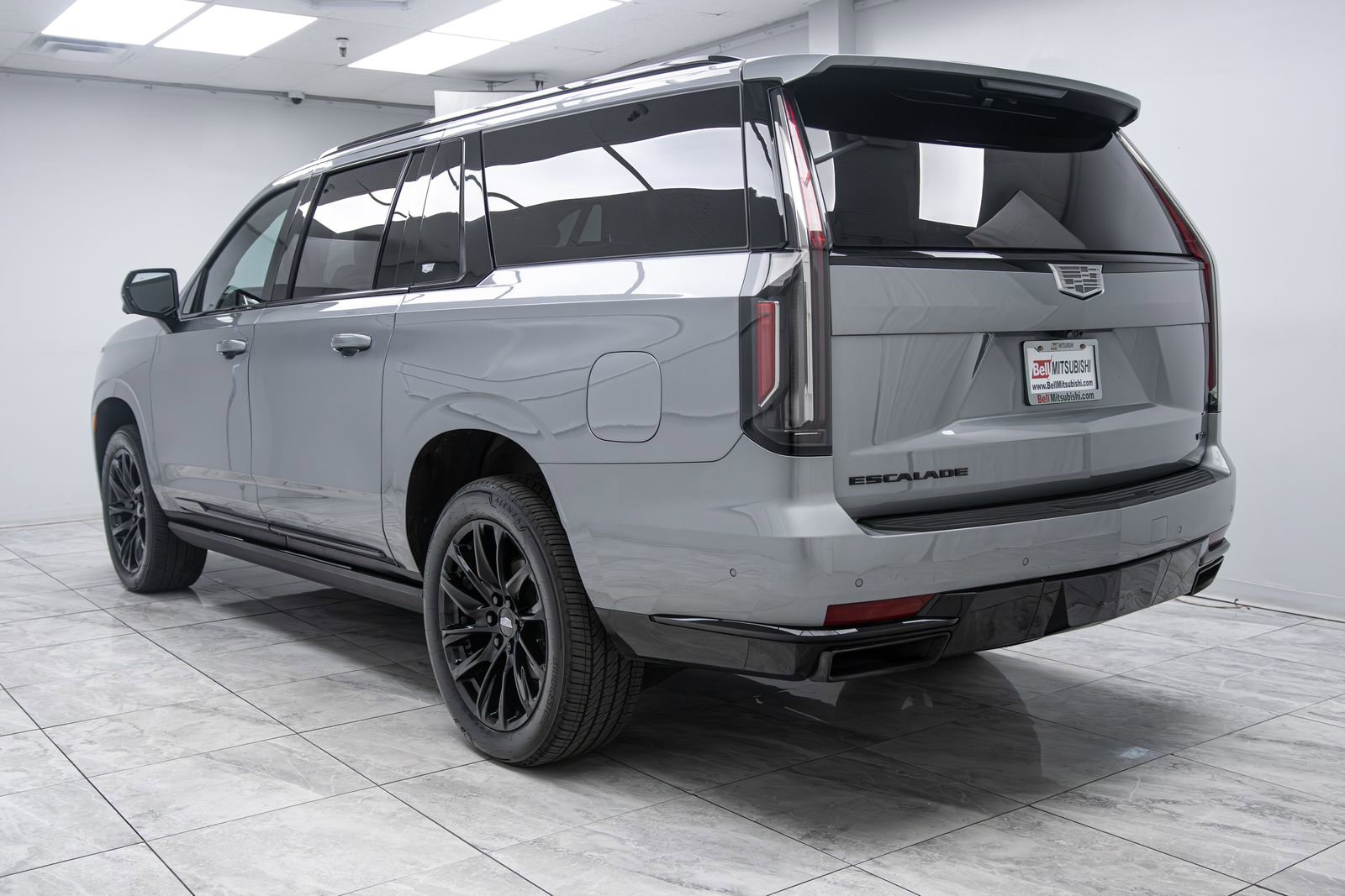 Used 2023 Cadillac Escalade ESV Sport Platinum w/ LPO, ONYX Package AWD/4WD image 7