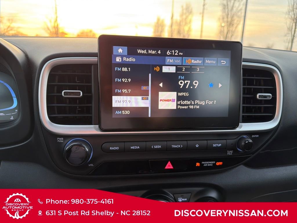 Used 2023 Hyundai Venue SEL image 18