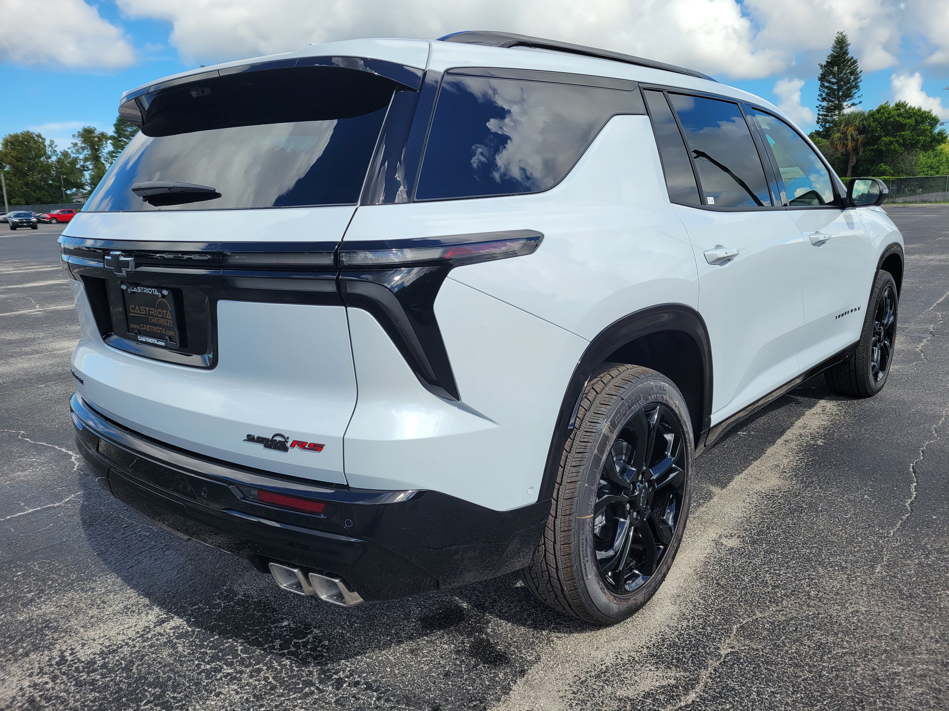 New 2027 Chevrolet Traverse RS w/ LPO, Floor Liner Package FWD image 5