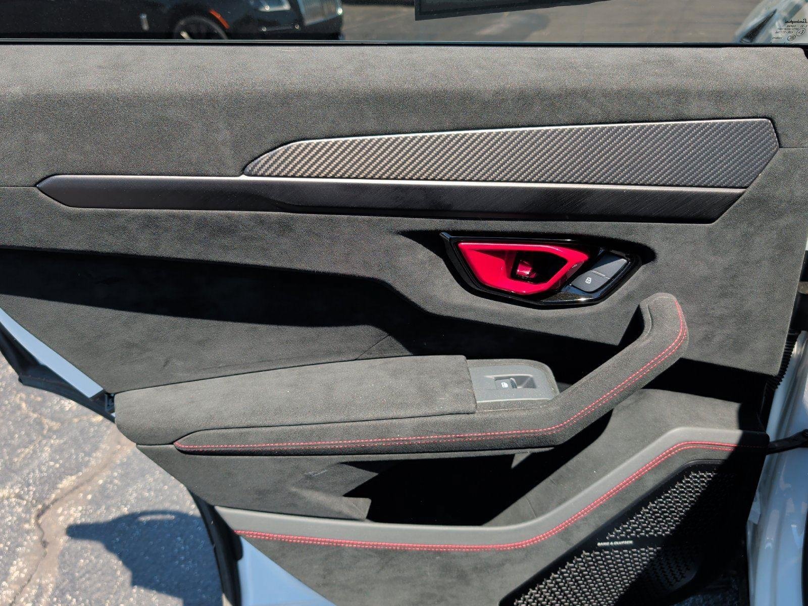 Used 2023 Lamborghini Urus Performante AWD/4WD image 32