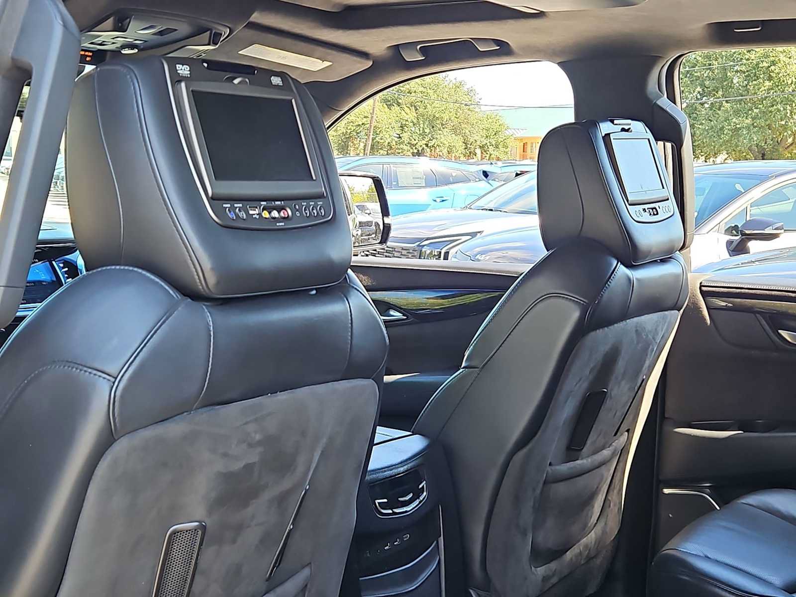 Used 2017 Cadillac Escalade Platinum AWD/4WD image 15