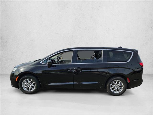 Used 2024 Chrysler Pacifica Touring-L image 9