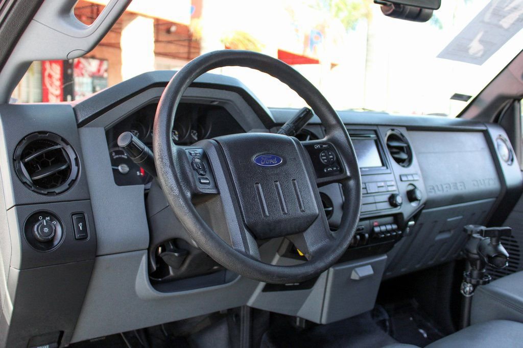 Used 2015 Ford F550 2WD Regular Cab Super Duty image 22