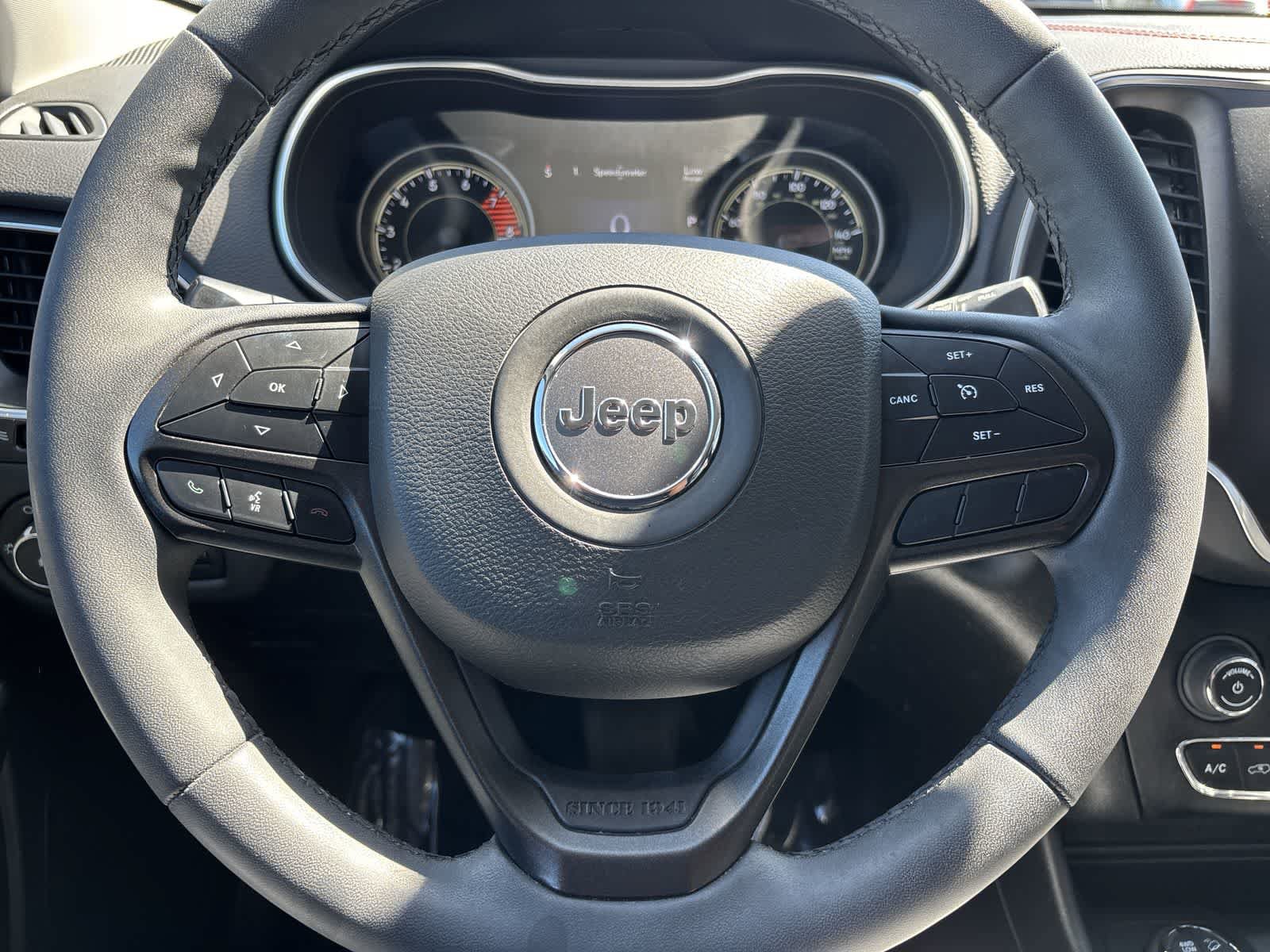 Used 2022 Jeep Cherokee Trailhawk AWD/4WD image 11