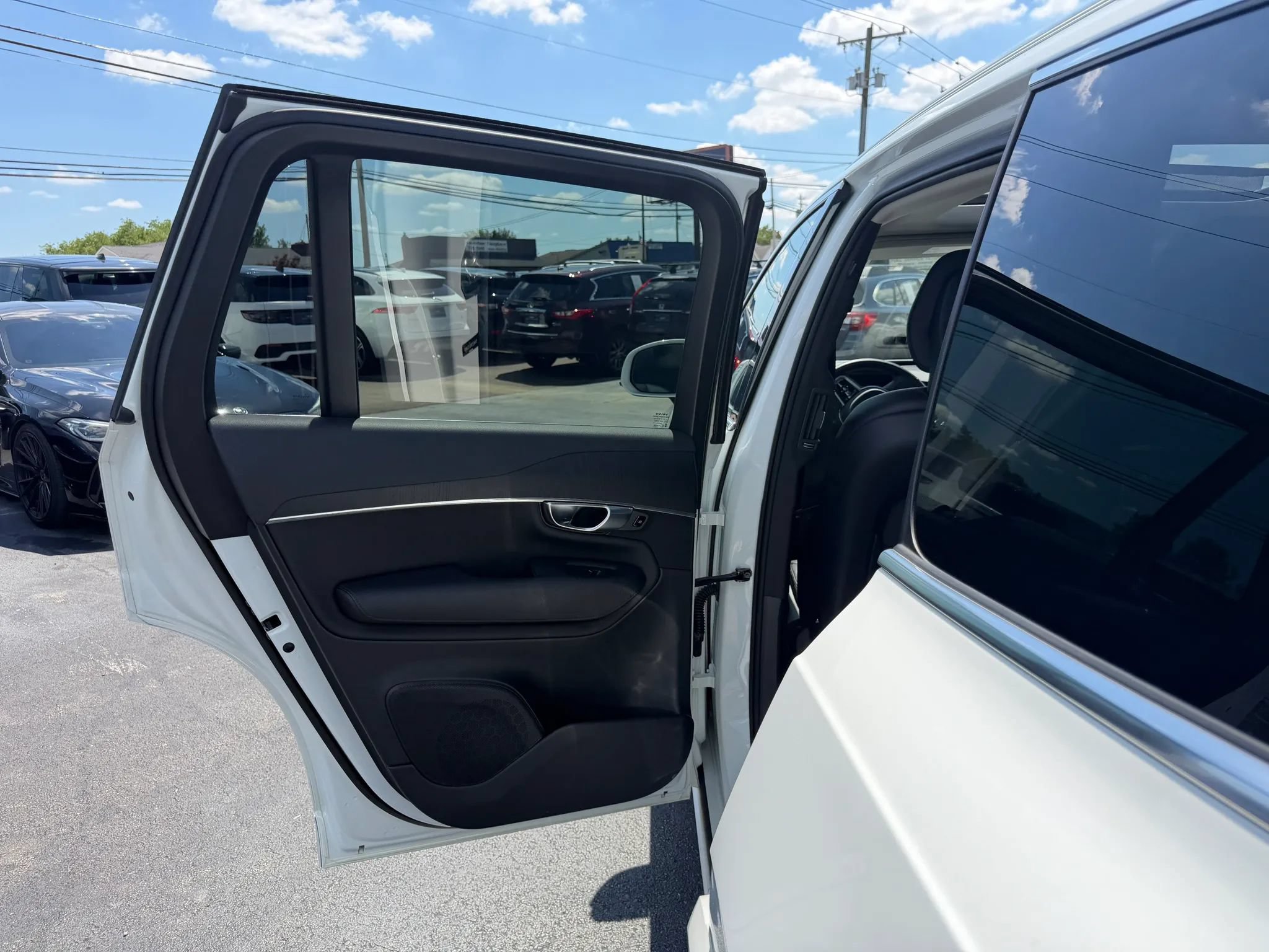 Used 2020 Volvo XC90 T6 Momentum w/ Protection Package AWD/4WD image 35