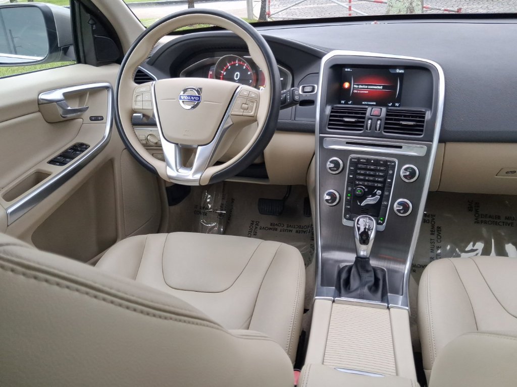 Used 2015 Volvo XC60 T6 AWD/4WD image 10