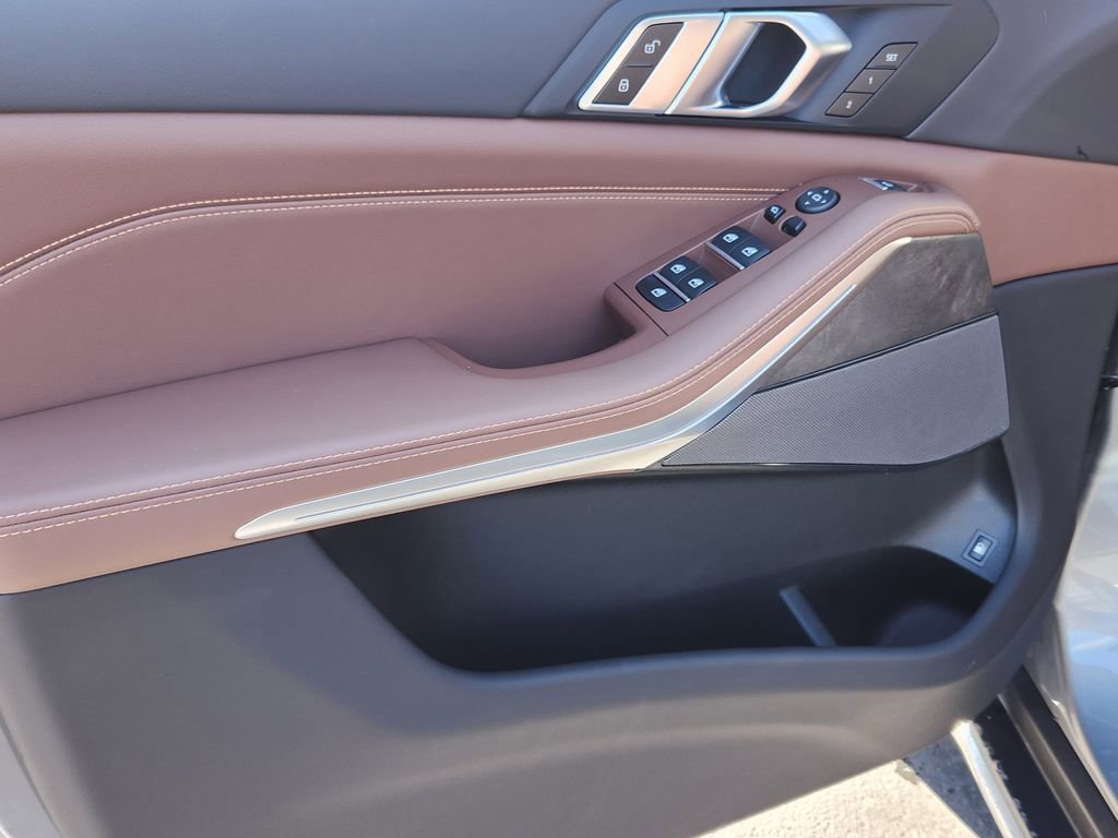 New 2026 BMW X5 xDrive50e w/ Executive Package image 8