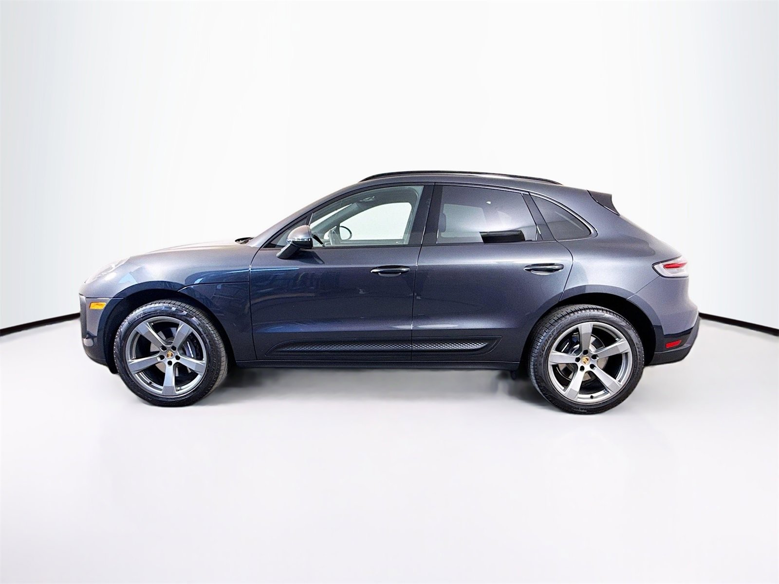 Used 2022 Porsche Macan image 2