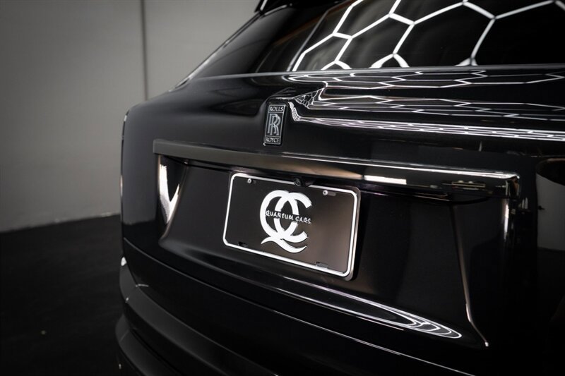 Used 2023 Rolls-Royce Cullinan Black Badge w/ Dark Exterior Package AWD/4WD image 17