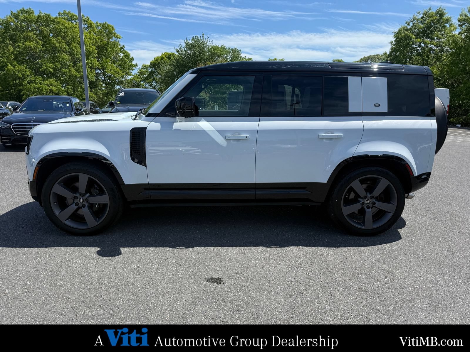 Used 2023 Land Rover Defender 110 V8 AWD/4WD image 5