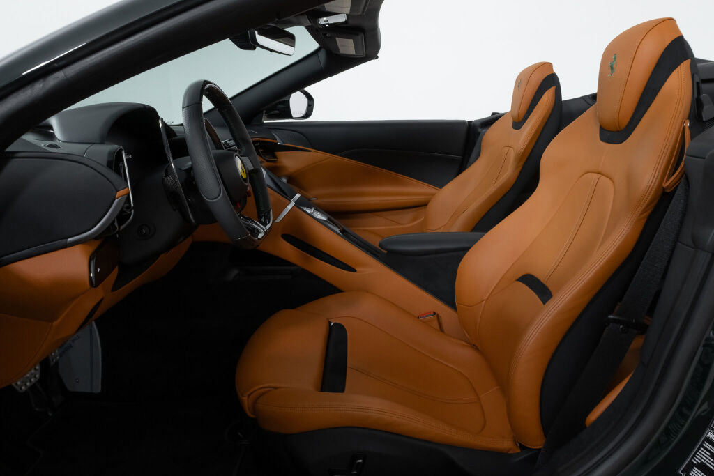 Used 2024 Ferrari Roma Spider image 4