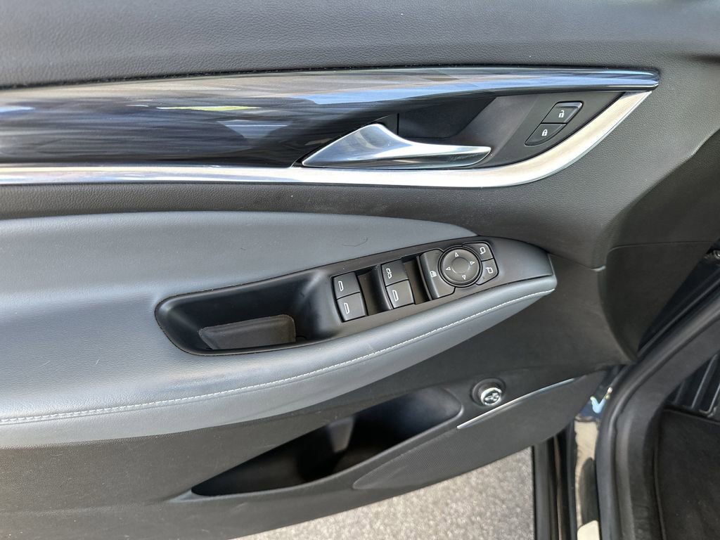 Used 2021 Buick Enclave Essence FWD image 11