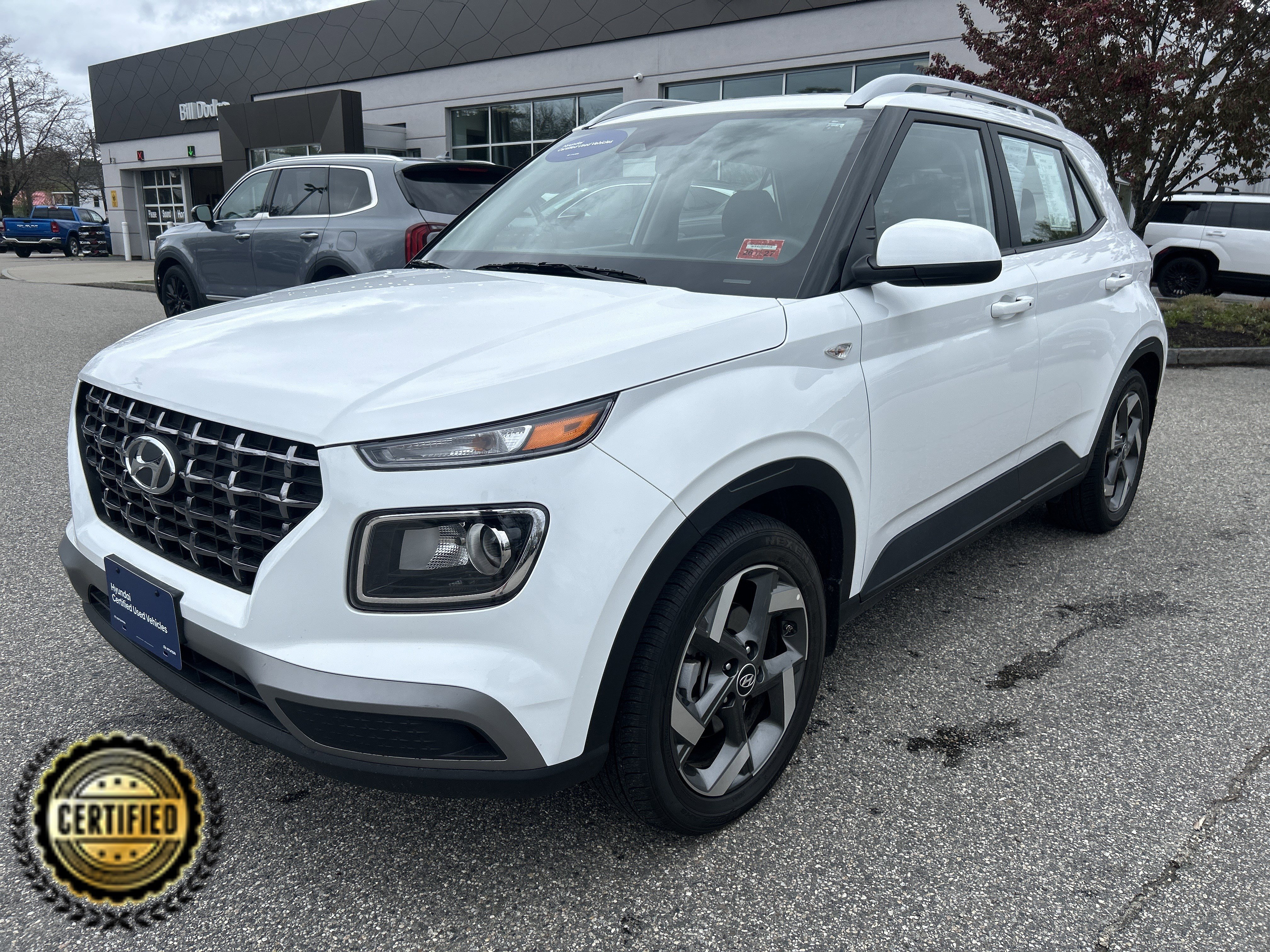 Certified 2025 Hyundai Venue SEL FWD image 1