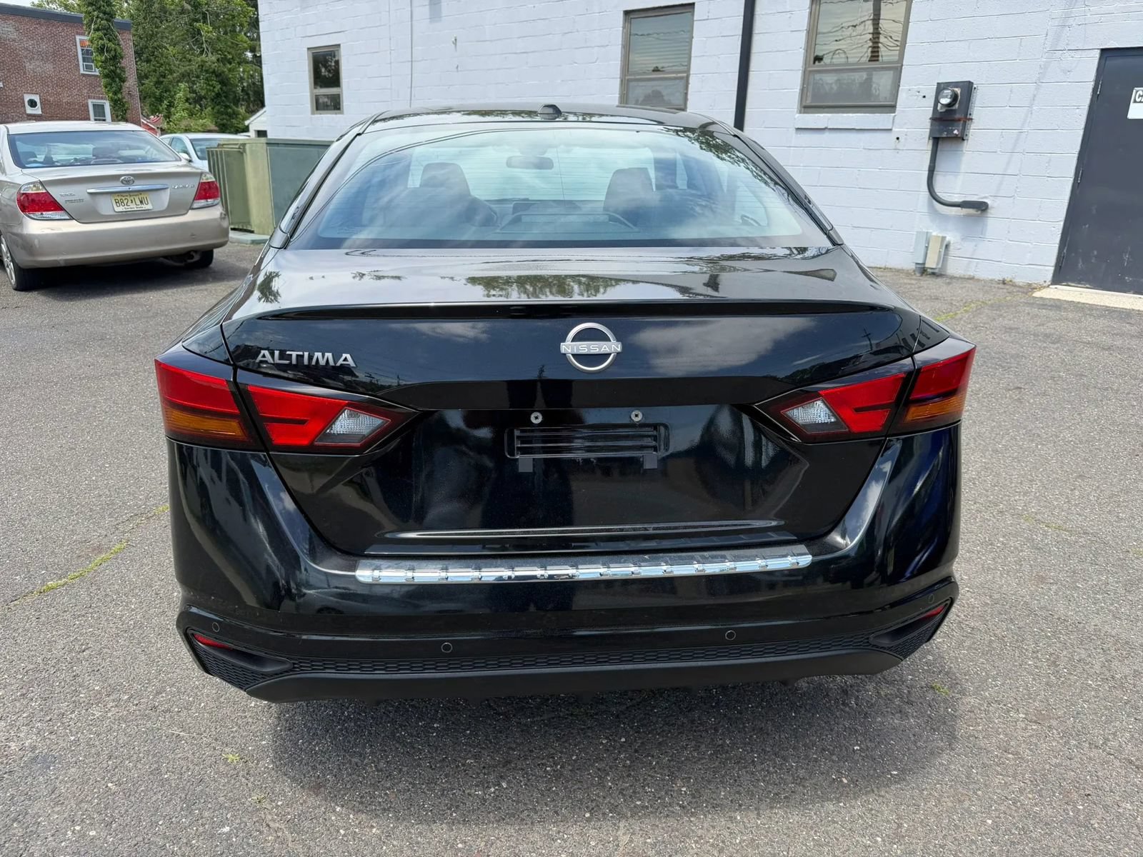 Used 2024 Nissan Altima 2.5 SV FWD image 15