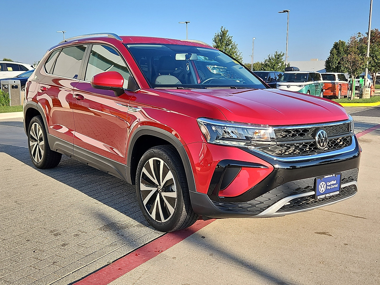 Certified 2022 Volkswagen Taos SE image 4