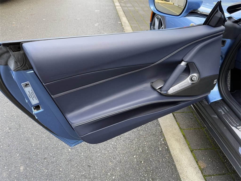 Used 2021 Ferrari 812 GTS image 27