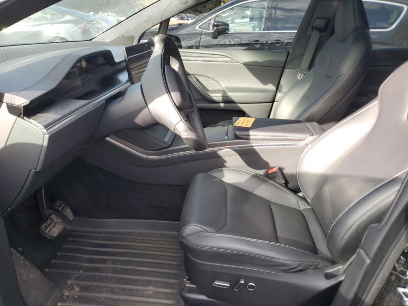 Used 2023 Tesla Model X Plaid image 6