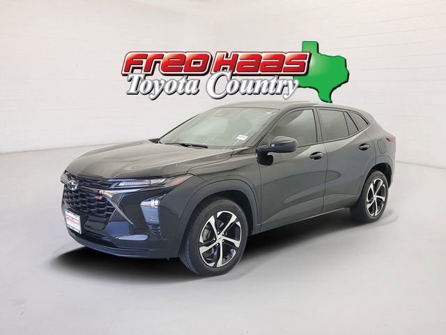 Used 2024 Chevrolet Trax RS FWD image 1