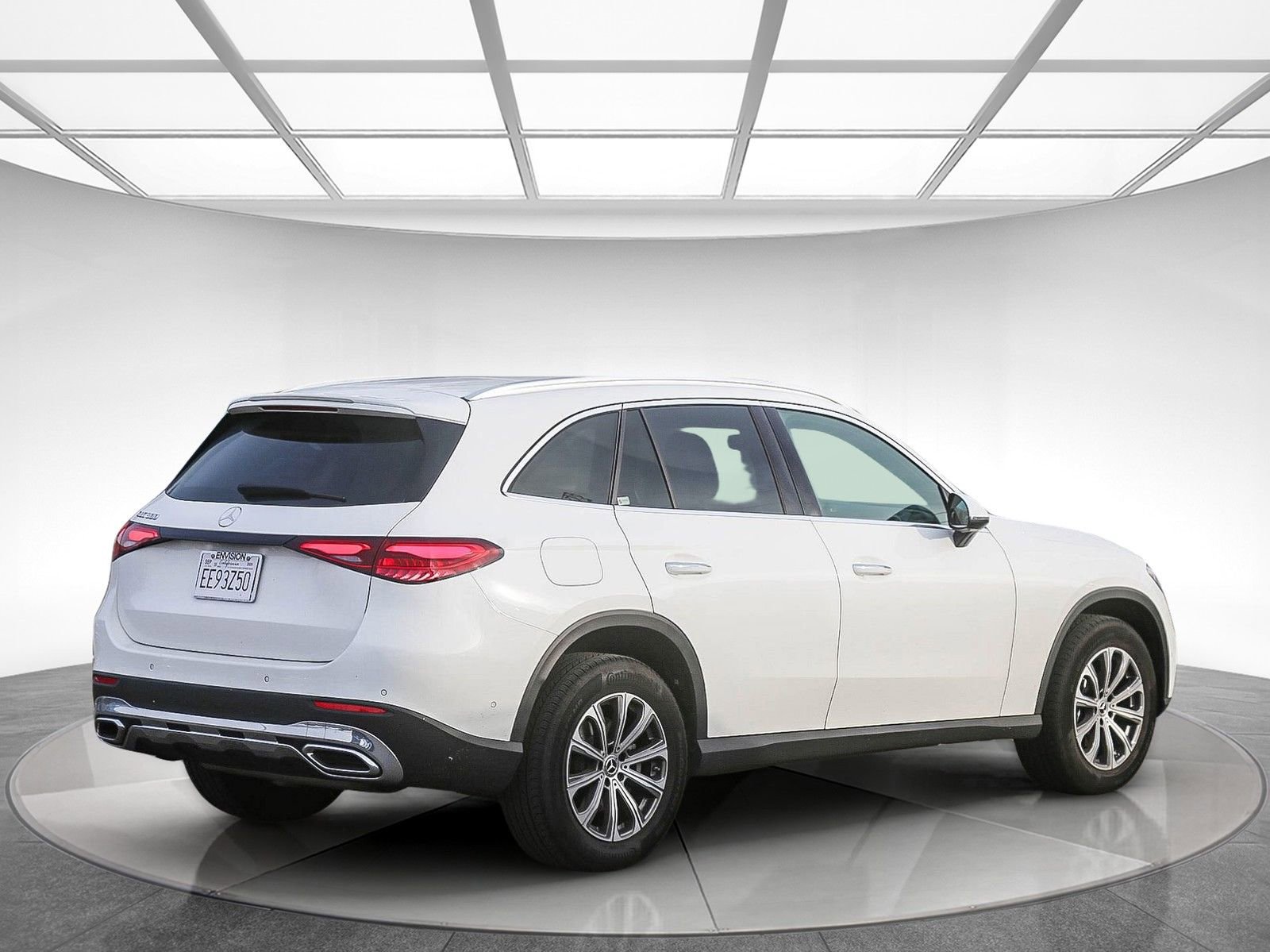 Used 2025 Mercedes-Benz GLC 300 image 3