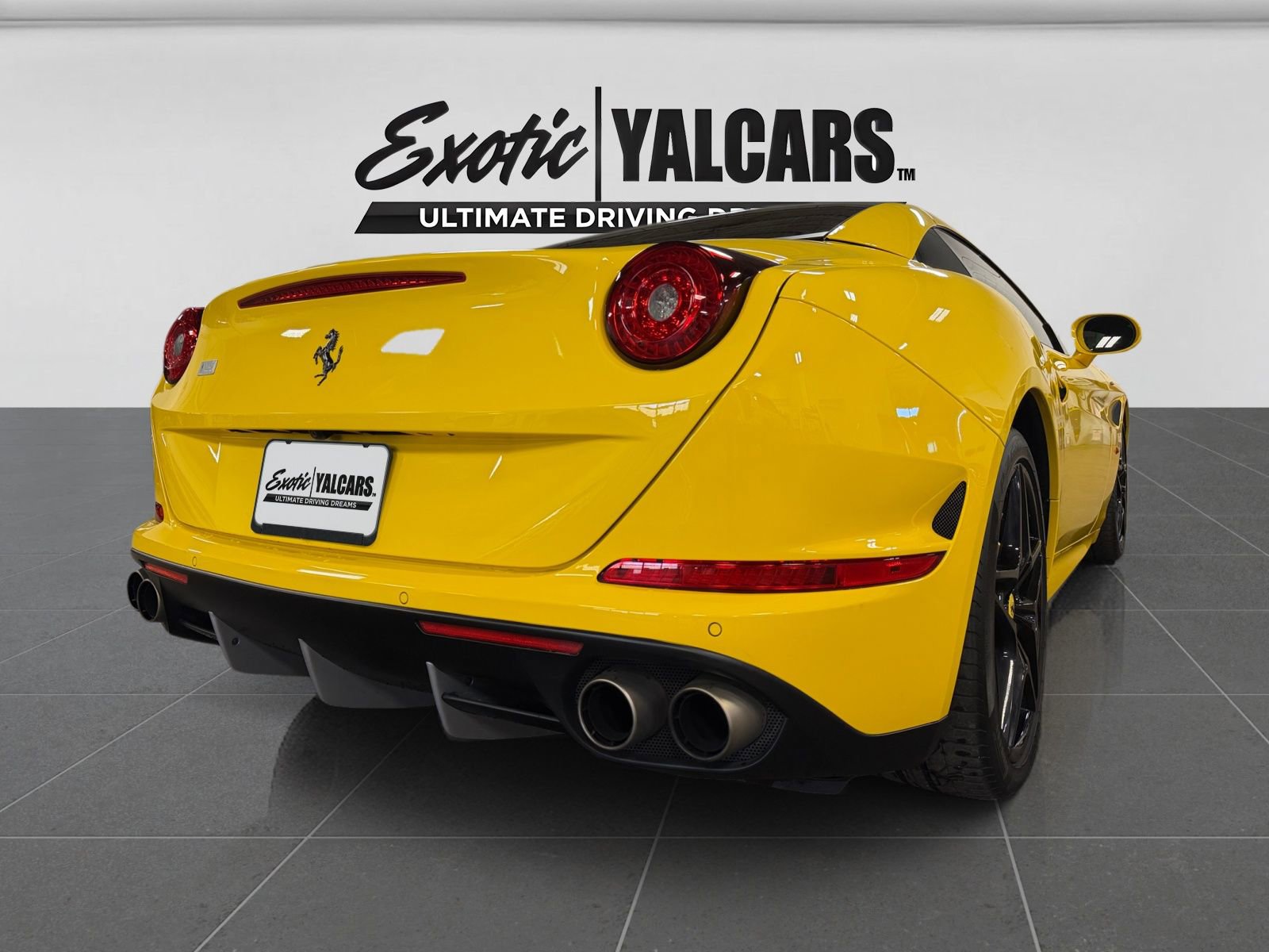Used 2015 Ferrari California T RWD image 10
