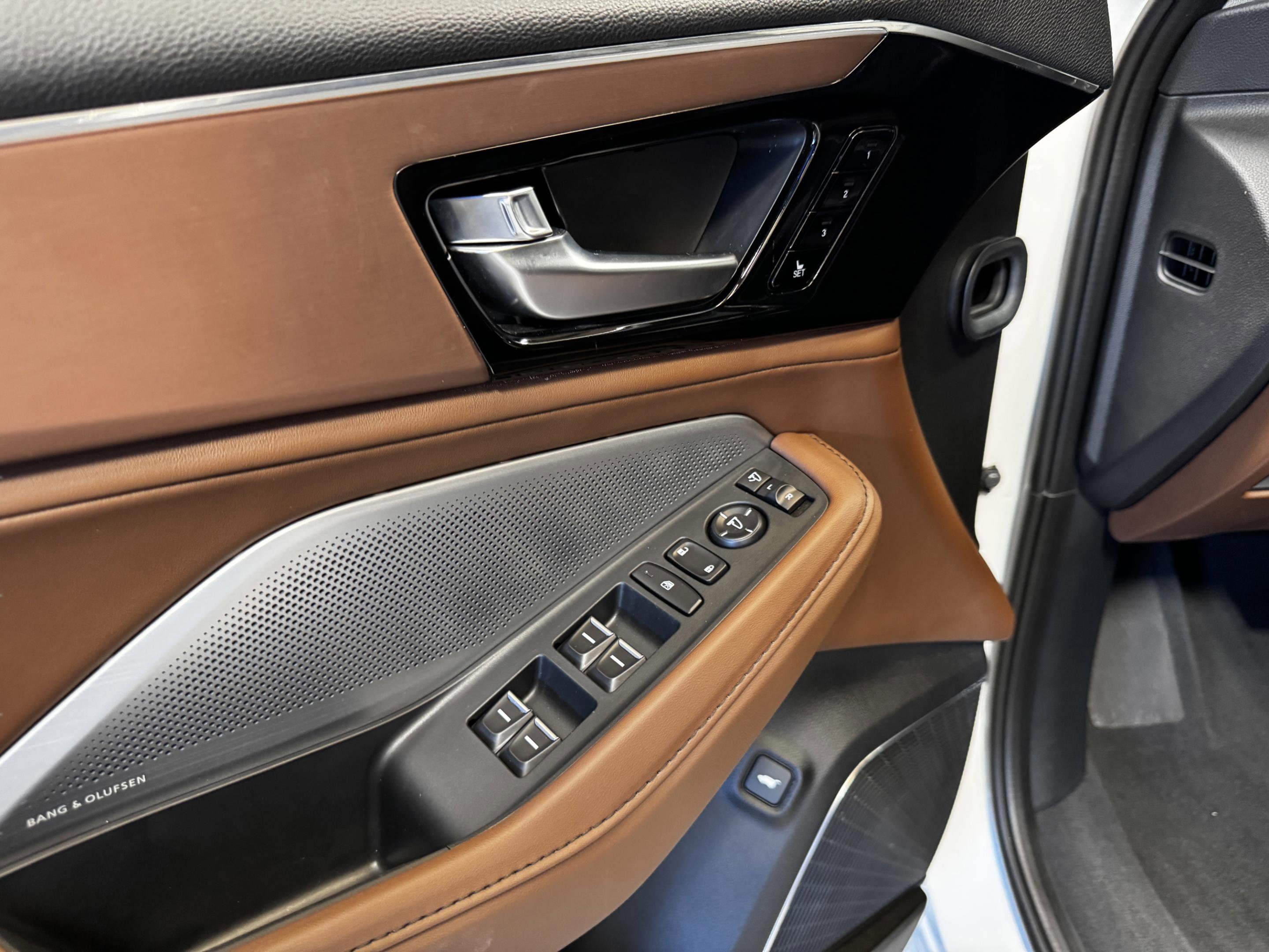 Certified 2025 Acura MDX FWD w/ Technology Package image 36