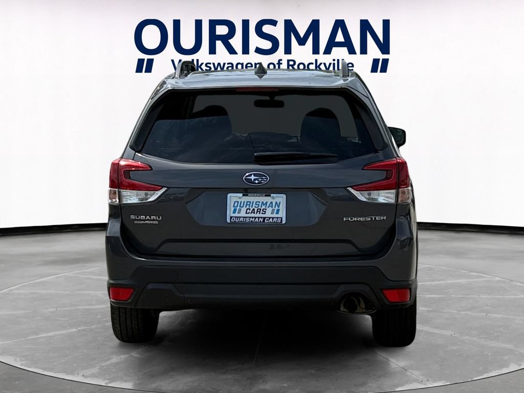 Used 2022 Subaru Forester Premium AWD/4WD image 5