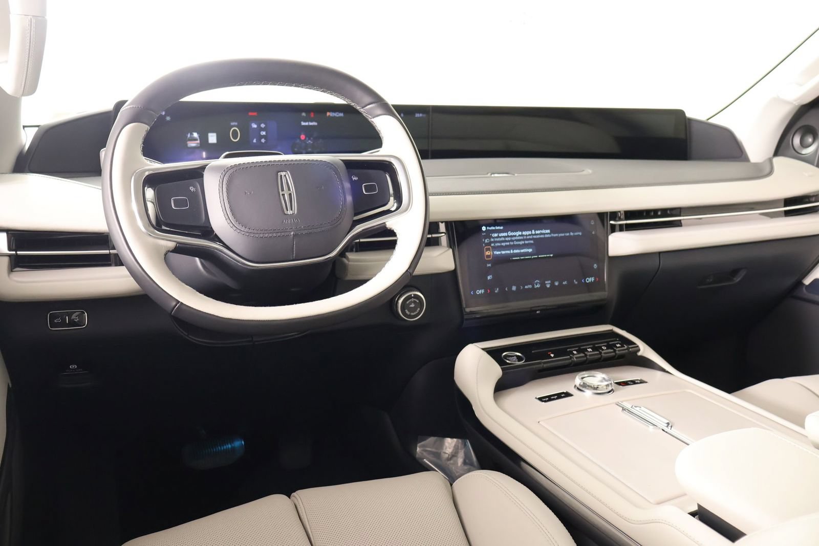 New 2026 Lincoln Navigator Premiere AWD/4WD image 2