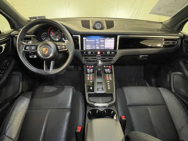 Certified 2024 Porsche Macan AWD/4WD image 24