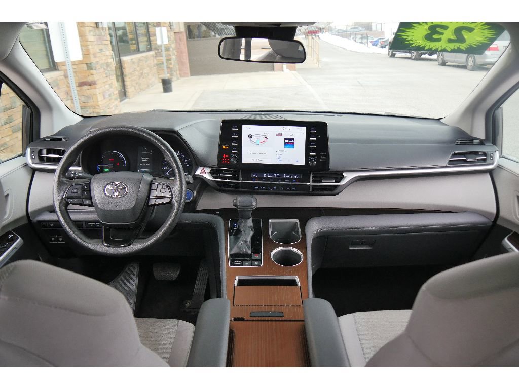 Used 2023 Toyota Sienna LE image 12