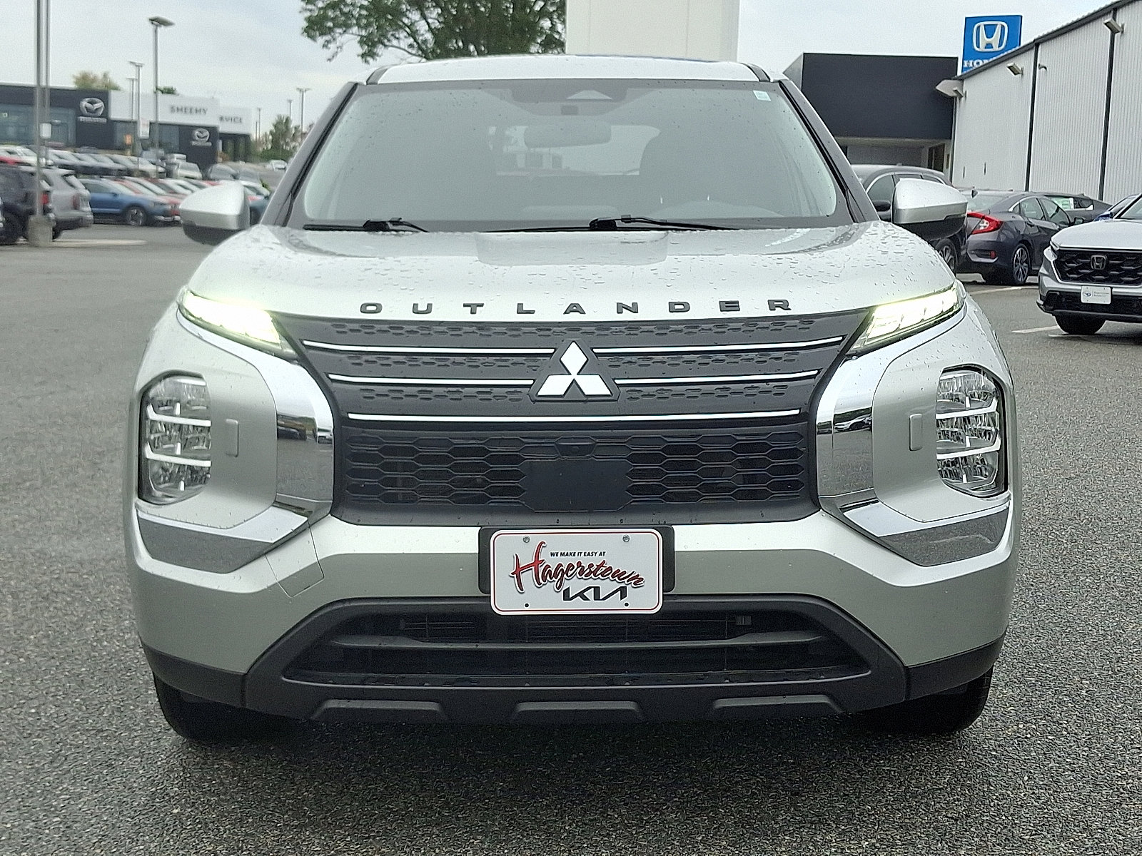 Used 2024 Mitsubishi Outlander ES image 2