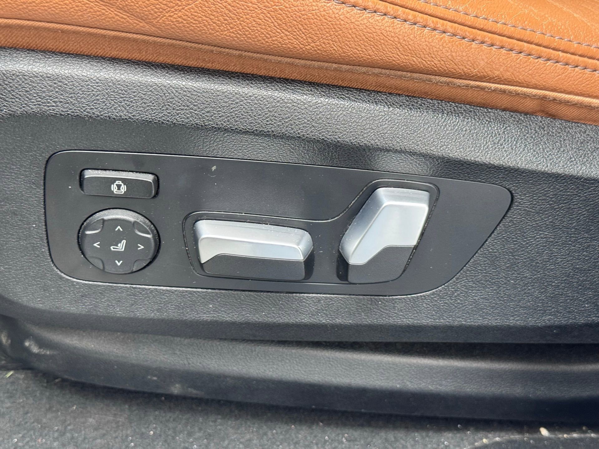 Used 2022 BMW X6 xDrive40i image 16