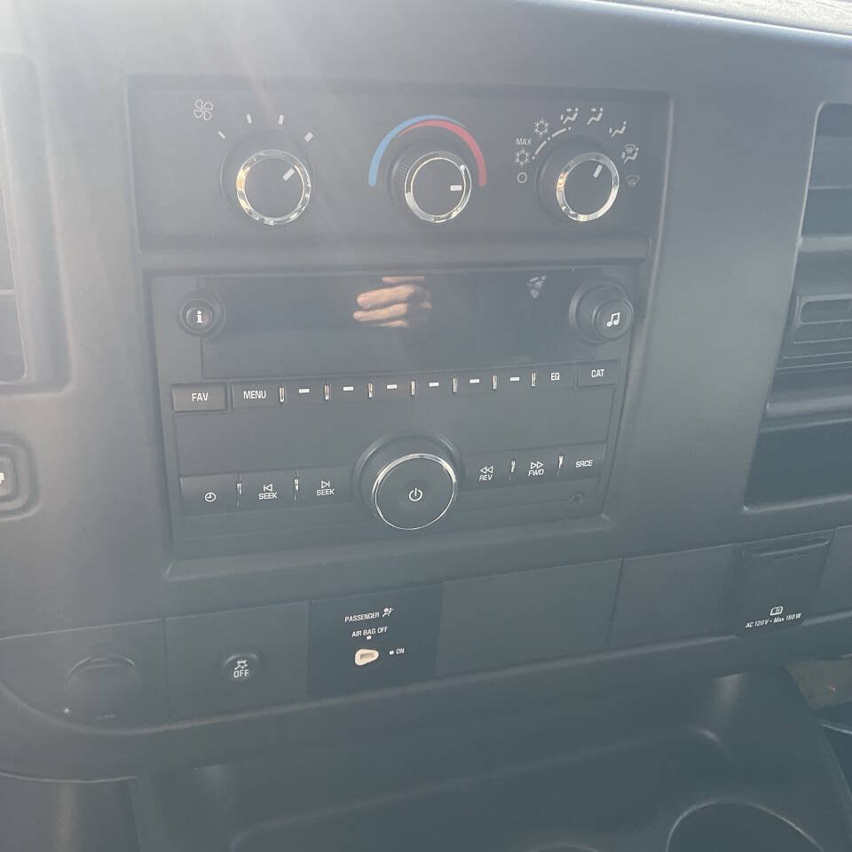 Used 2015 GMC Savana 2500 RWD image 12