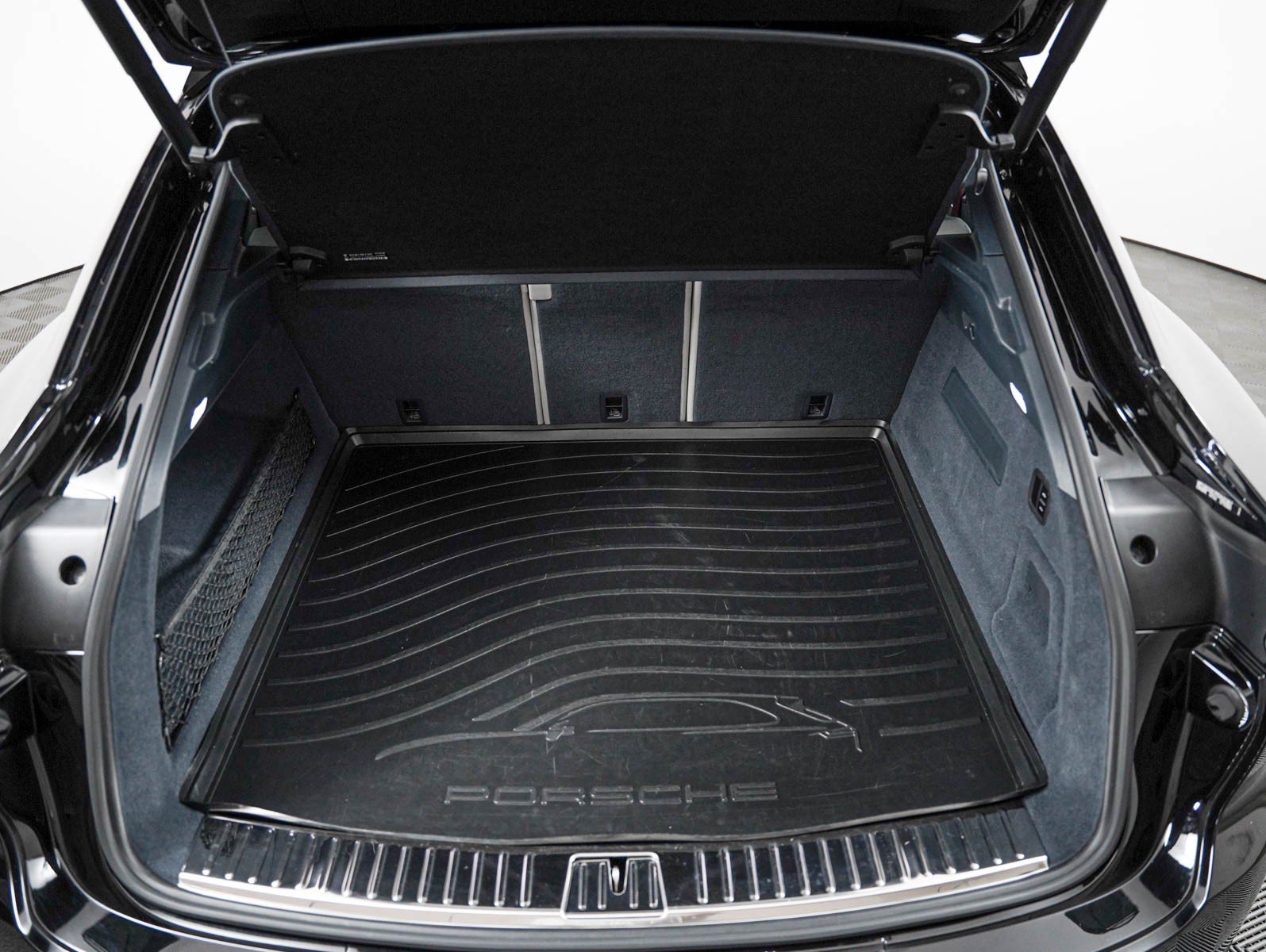 Certified 2023 Porsche Cayenne GTS AWD/4WD image 26