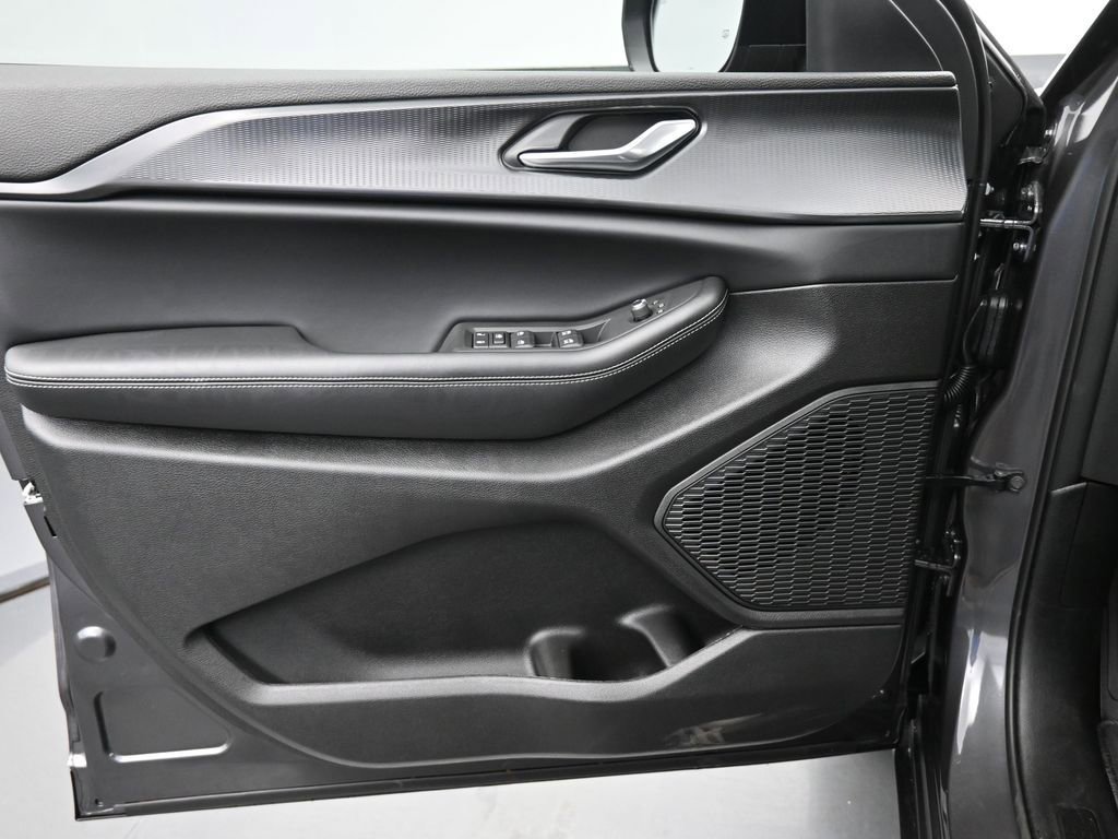 New 2025 Jeep Grand Cherokee L Laredo w/ Luxury Tech Group I image 12