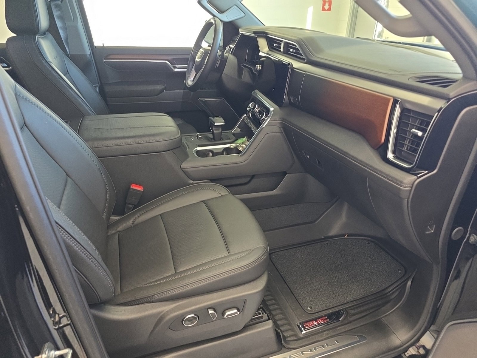 Used 2025 GMC Sierra 1500 Denali image 10