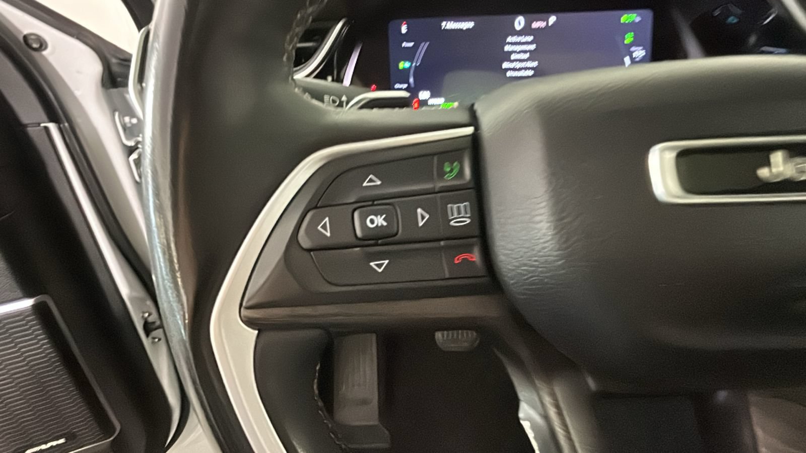 Used 2023 Jeep Grand Cherokee 4WD 4xe w/ Luxury Tech Group II image 19