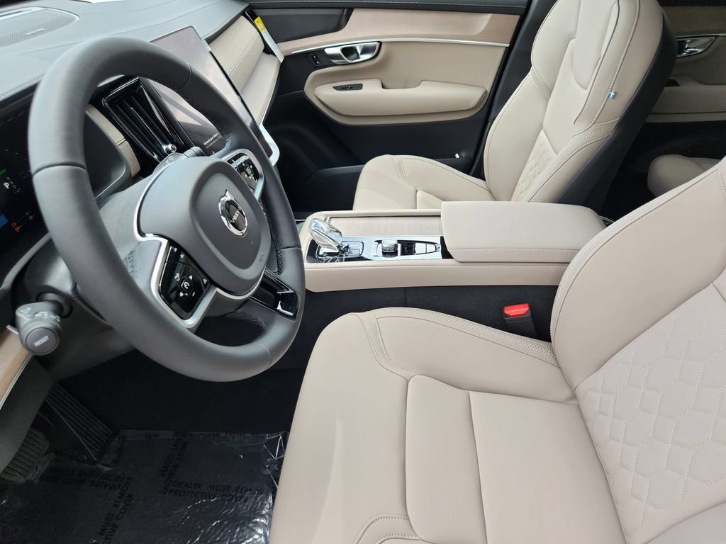 New 2026 Volvo XC90 T8 Plus w/ Protection Package Premier AWD/4WD image 4