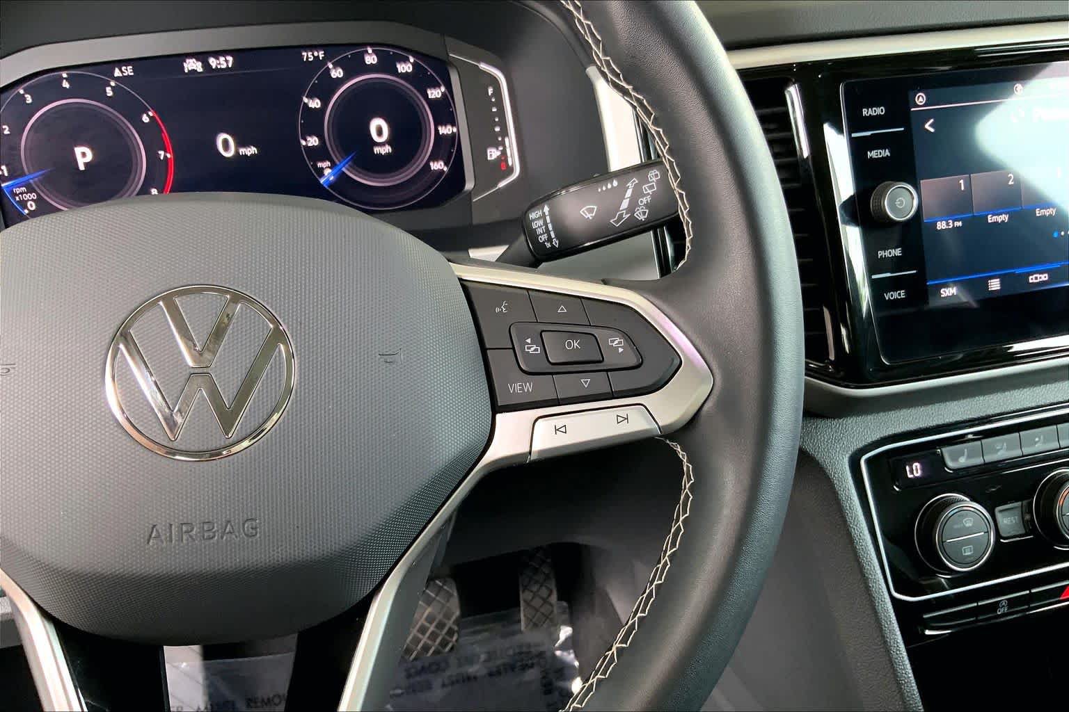 Used 2023 Volkswagen Atlas SE w/ Panoramic Sunroof Package FWD image 25