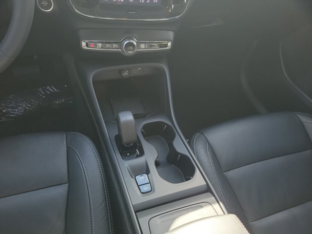 Used 2024 Volvo XC40 B5 Core w/ Protection Package Premier AWD/4WD image 19