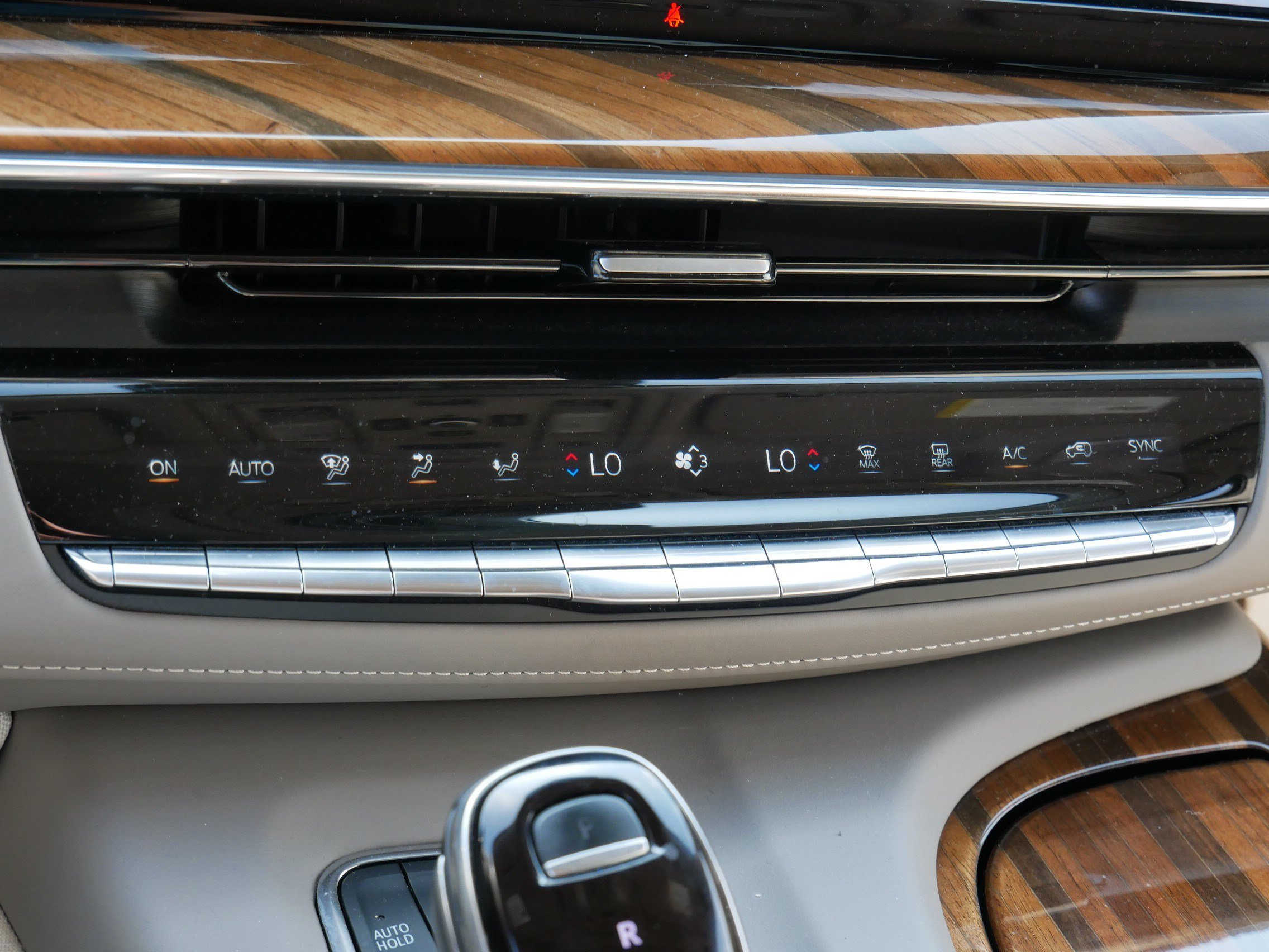 Certified 2024 Cadillac Escalade Sport Platinum w/ LPO, ONYX Package AWD/4WD image 23