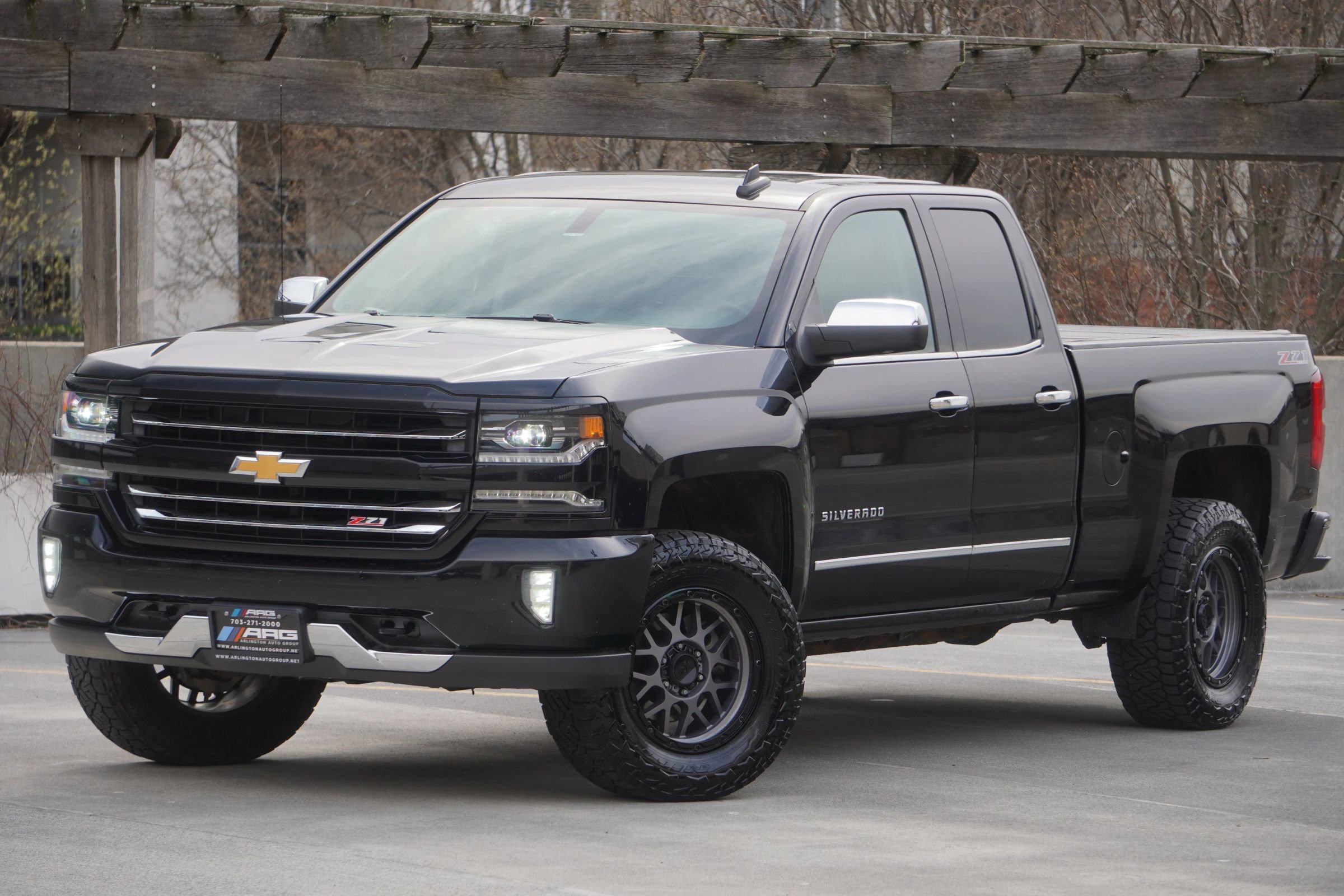 Used 2017 Chevrolet Silverado 1500 LTZ Z71 AWD/4WD image 3