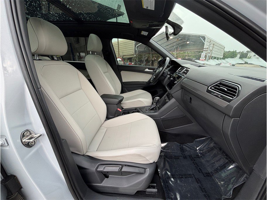 Used 2019 Volkswagen Tiguan SEL R-Line FWD image 43