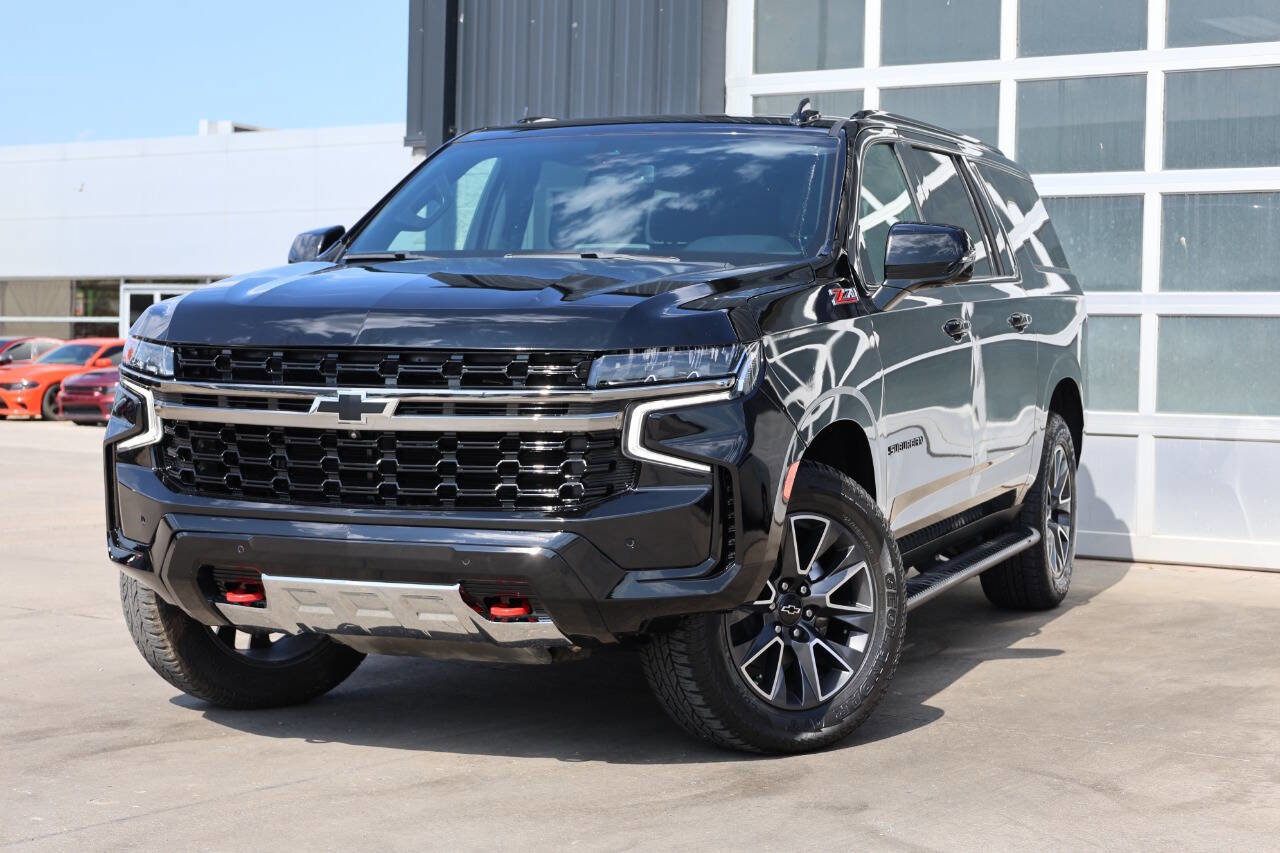 Used 2022 Chevrolet Suburban Z71 w/ Luxury Package AWD/4WD image 3