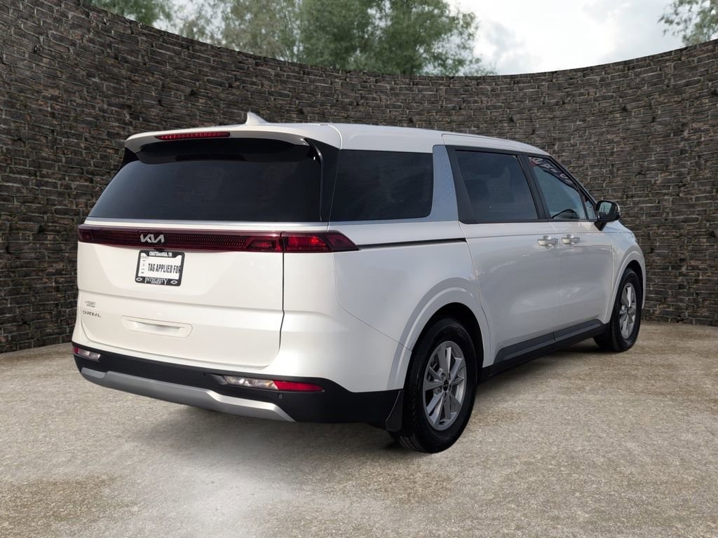 Used 2024 Kia Carnival LX image 7