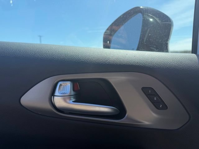 Certified 2025 Chrysler Pacifica Select FWD image 8
