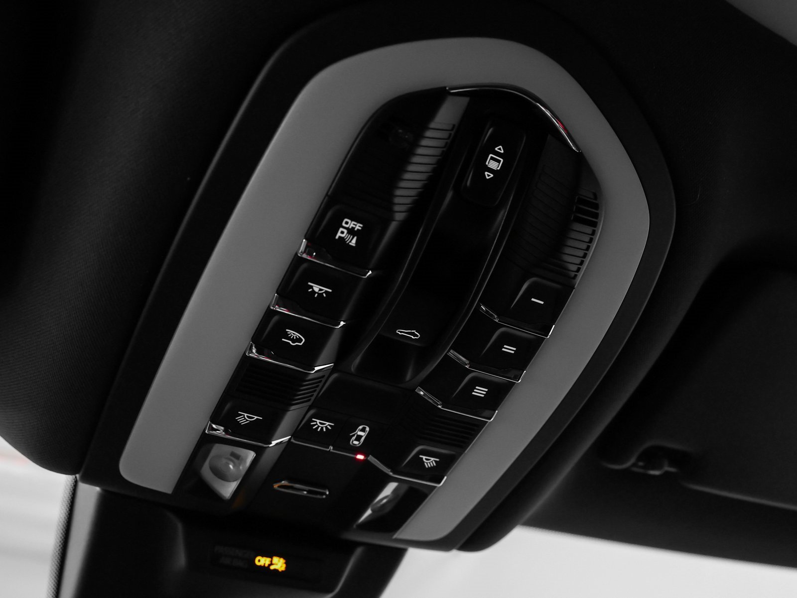 Certified 2025 Porsche Macan image 32