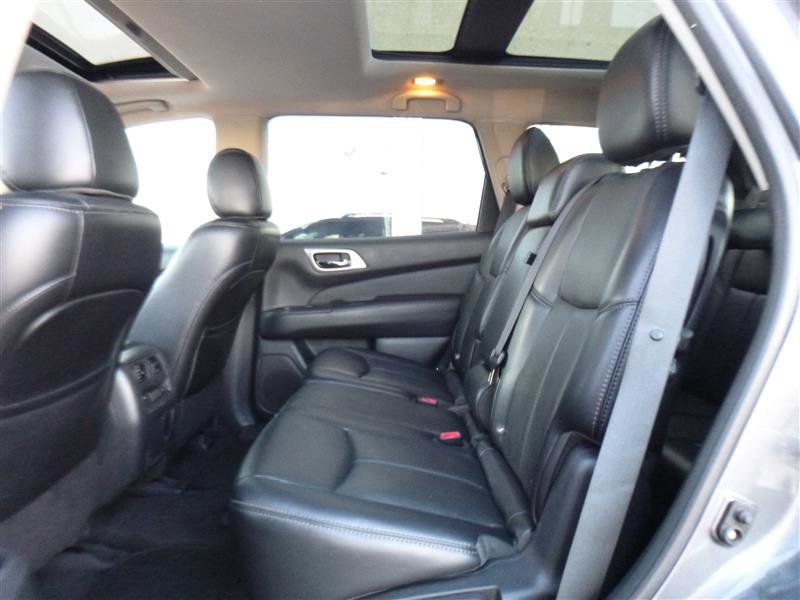 Used 2017 Nissan Pathfinder Platinum w/ Cargo Package image 6
