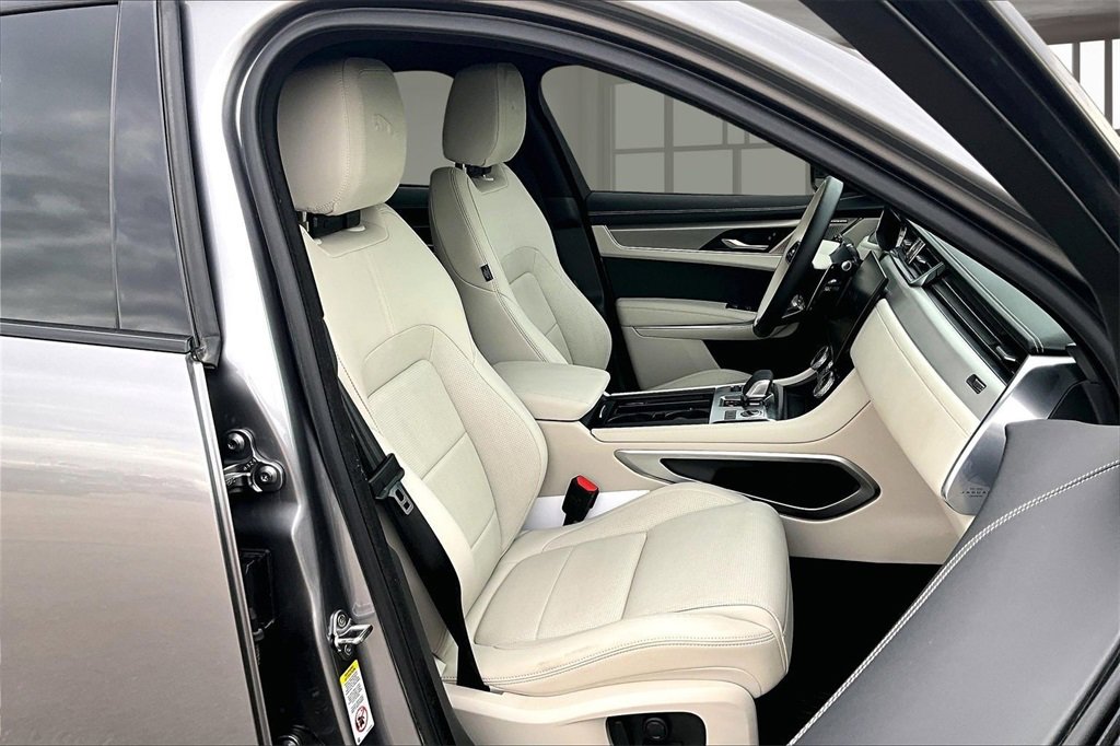 Used 2026 Jaguar F-PACE R-Dynamic S image 7