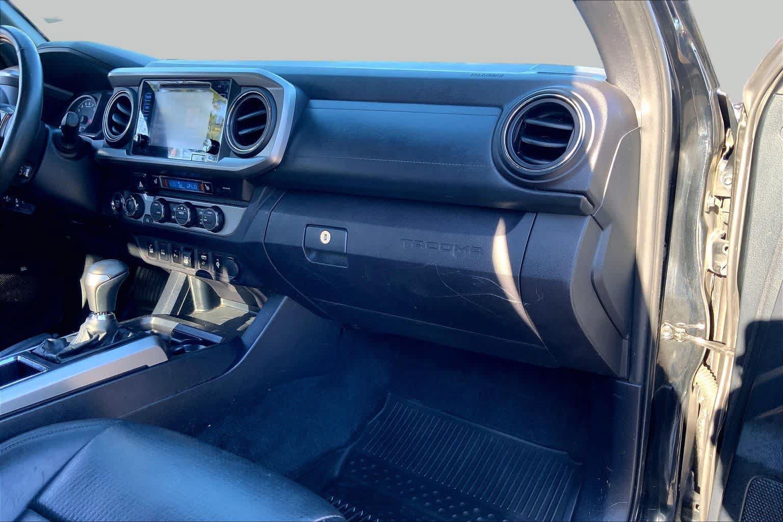 Used 2019 Toyota Tacoma Limited AWD/4WD image 19